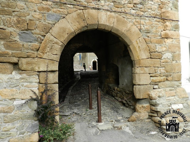 LA CAUNETTE (34) - Porte fortifiée de l'Ormeau