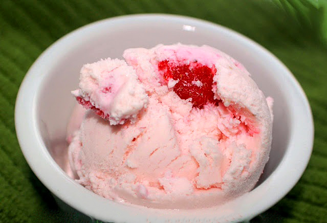 strawberry ice cream homemade