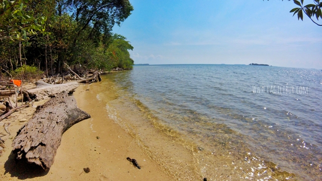 Pantai Batu Putih Kemujan Karimunjawa