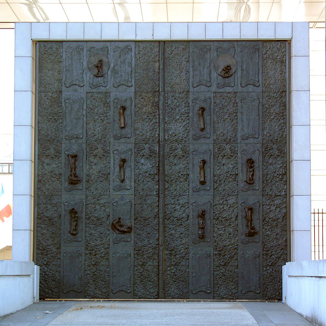 Les fruits de la terre, The Fruits of the Earth by Georges Jeanclos, Ministère de l'Économie et des Finances, Great bronze door, Boulevard de Bercy, Quartier de Bercy, 12th arrondissement, Paris