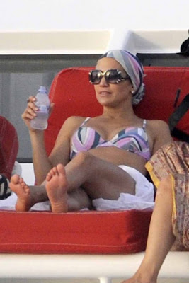 Jennifer Lopez Birthday Celebration with Bikini Photos !