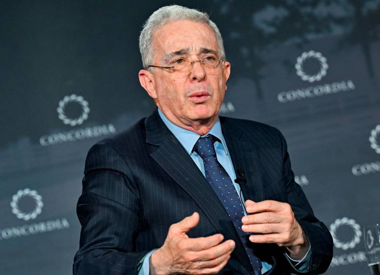 Uribe dice que “expropiaron” su reputación