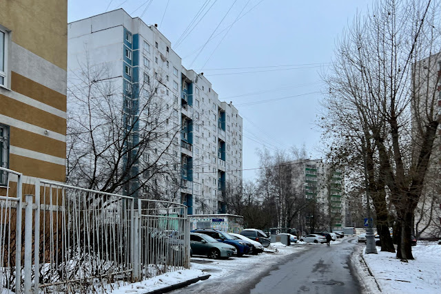 Нагорная улица, дворы, жилой дом 1981 года постройки Нагорная улица, дворы, жилой дом 1981 года постройки