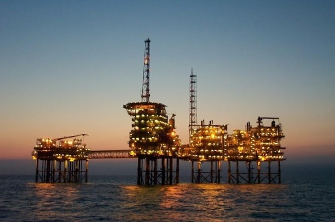 Economía/Ingresos petroleros registran  caída de 38 por ciento