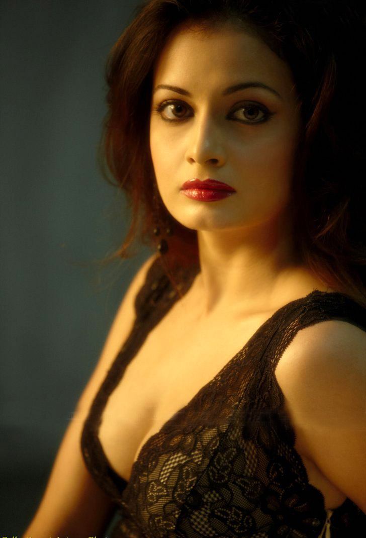 bollywood stars dhoom: diya mirza cleavage | diya mirza hamara photos