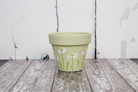 Using DecoArt Chalky Finish and You Can Folk It Series 1 Starter and Daisy details kit, we created this beautiful planter perfect for any home. 