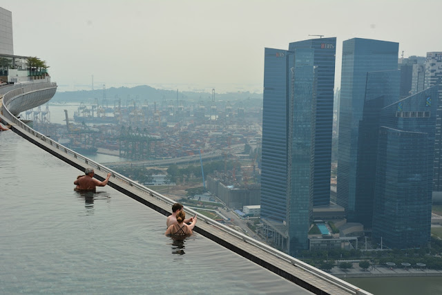 Ku De Ta Bar Singapore infinity pool