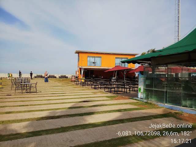 Kafe Pujasera Pantai Pasir Putih PIK 2