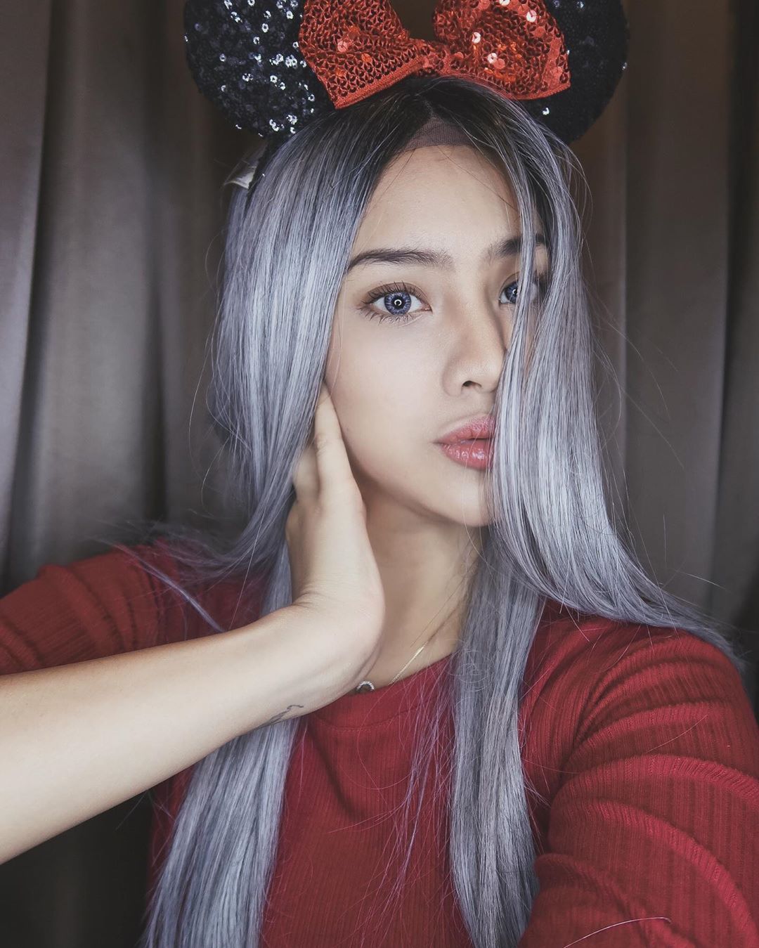 Anya Geraldine Rambut  Putih Tetap Cantik Hot Selebgram  