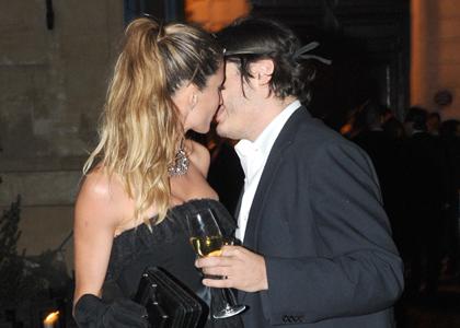 Gisele Bundchen Vogue Party Kiss Pics 