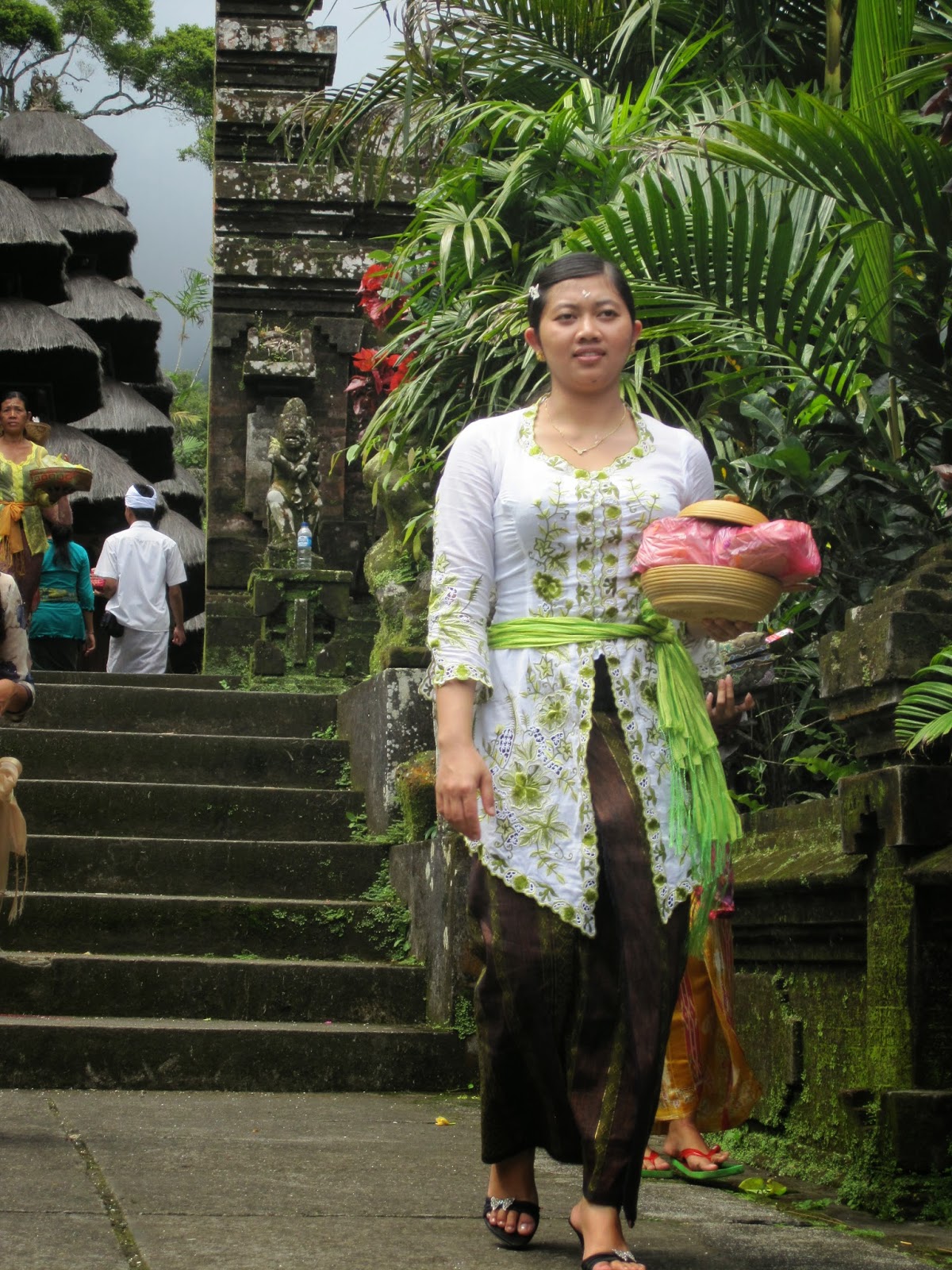 Kumpulan Foto Model Baju  Kebaya Adat Bali  Kebaya Model Baru