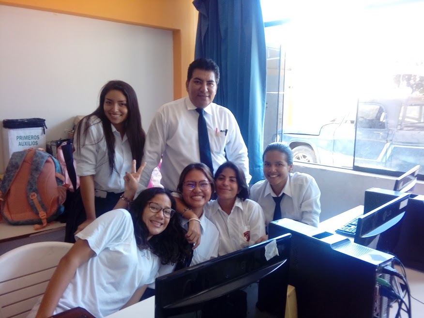 EX ALUMNAS  DEL  I.E.P. NIÑO JESÚS