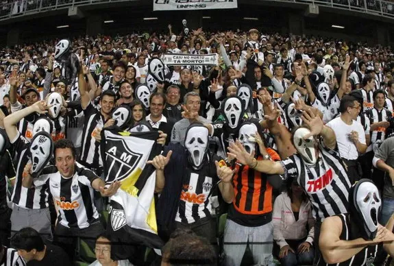Atlético Mineiro fans turn up in 'Scream' masks