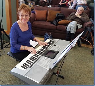 Diane Lyons playing her Yamaha PSR3000.