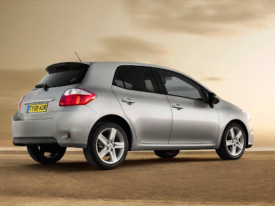 2010 Toyota Auris Rear Angle View