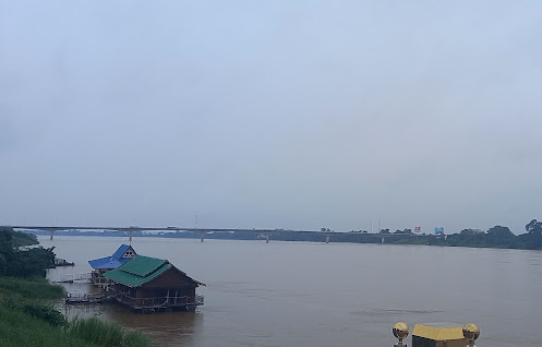 "Thai Lao Frendship Bridge" (Tayland Laos Dostluk Köprüsü)