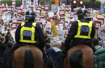 Десятки тысяч демонстрантов в Лондоне протестуют против "политики экономии"