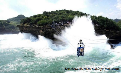 [http://FindWisata.blogspot.com] Wisata Extreme Kereta Gantung Kayu Ditengah Pulau