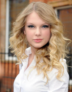 taylor swift at radio 1 london1 Taylor Swift Beautiful Prom Hairstyles