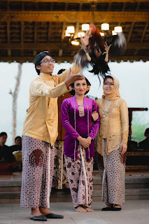 A Javanese family throw a rooster as a symbolic of wedding ceremony