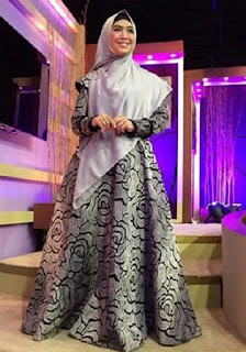 Model Gamis Syar'i Oki Setiana Dewi 2017