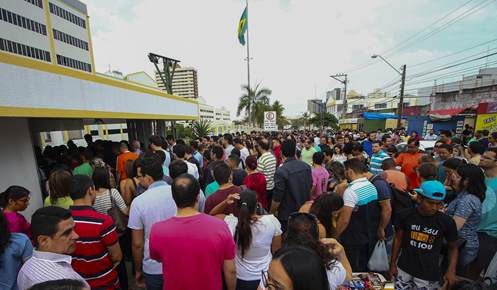 Concurso atraiu uma verdadeira multidão para as provas aplicadas neste domingo. Foto: Gilson Teixeira