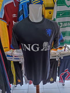 Jual Jersey Training (pre match) Belanda Hitam 2022 di toko jersey jogja sumacomp, harga murah barng berkualitas