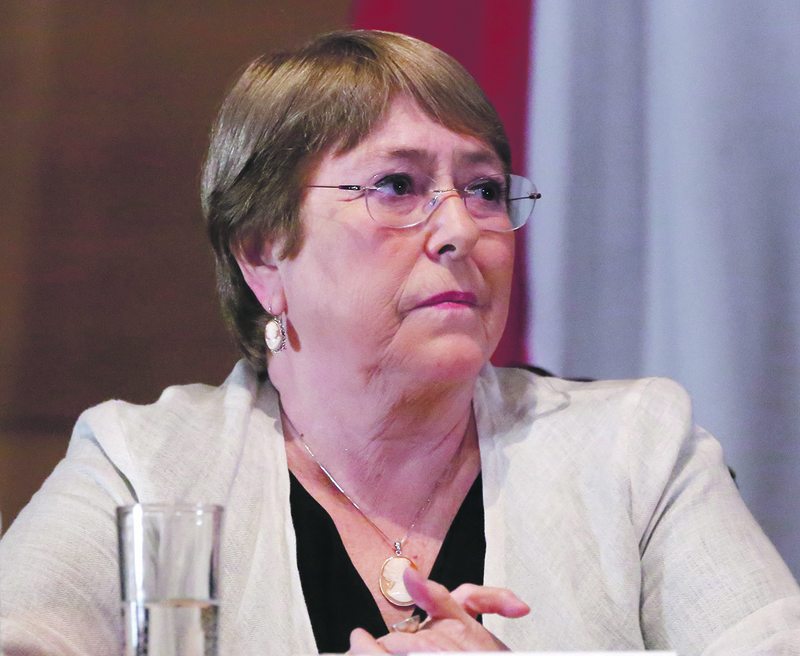 Bachelet, convocada en mediación con Compagnon