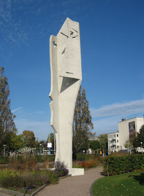 Bild på skulpturen vid sin plats i Halmstad
