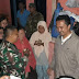 Bintara Pembina Desa Kodim 0611/Garut Salurkan Nasi Bungkus Kepada Warga Korban Bencana Banjir
