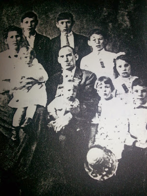 Picture of Sidney Davis and Family