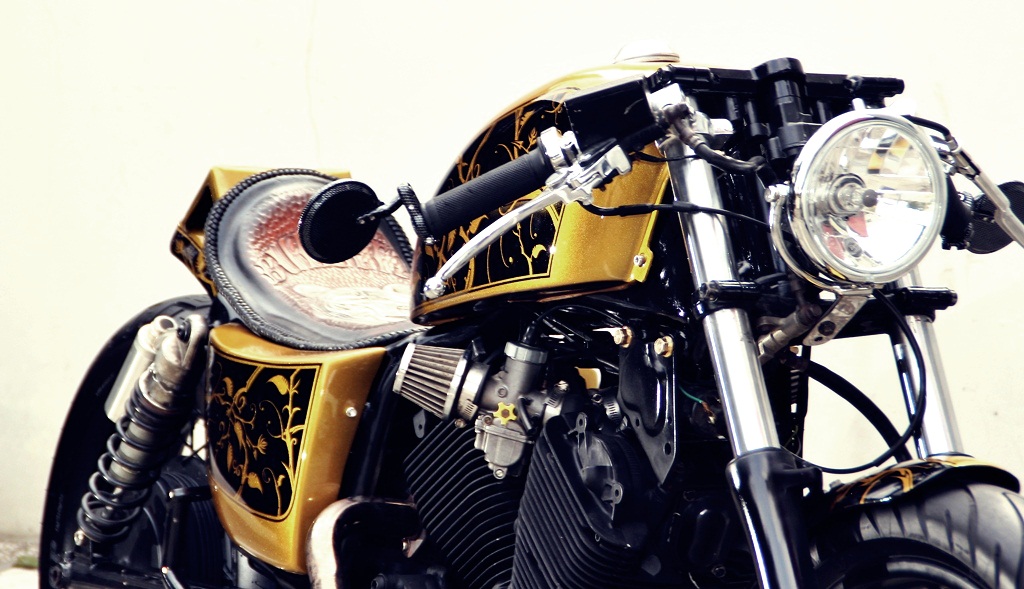 STUDIO MOTOR CUSTOM BIKE BERGAYA PRO STREET BOBBER 