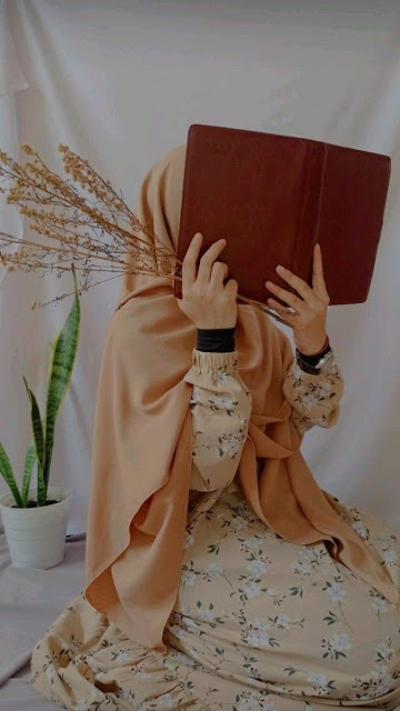 صورة بنت تحمل كتاب، صور بنات محجبات بدون وجه
