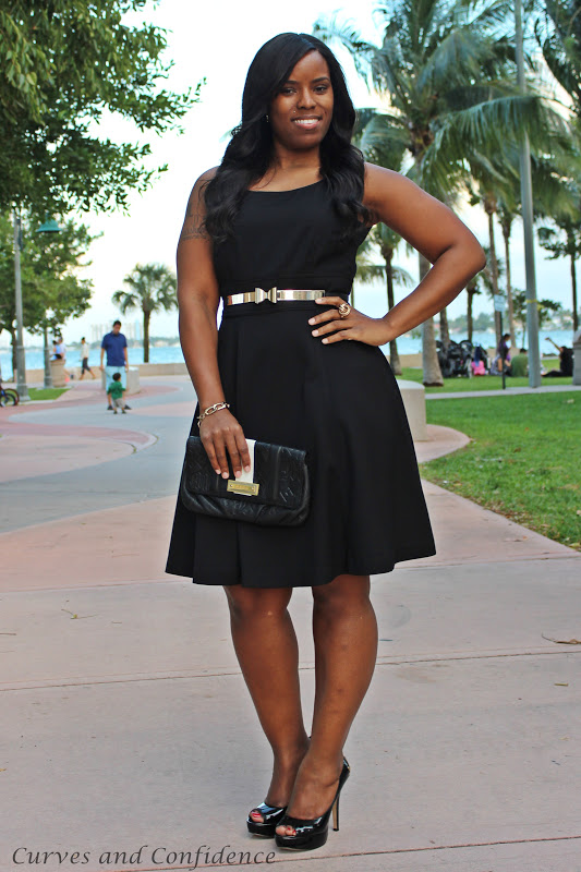 ... little+black+dress,+curvy+fashion+blogger,+curvy+personal+style