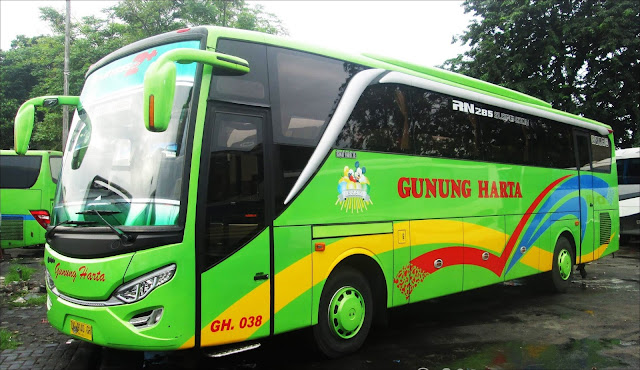 Bus AKAP Executive Gunung Harta Hino RN285 