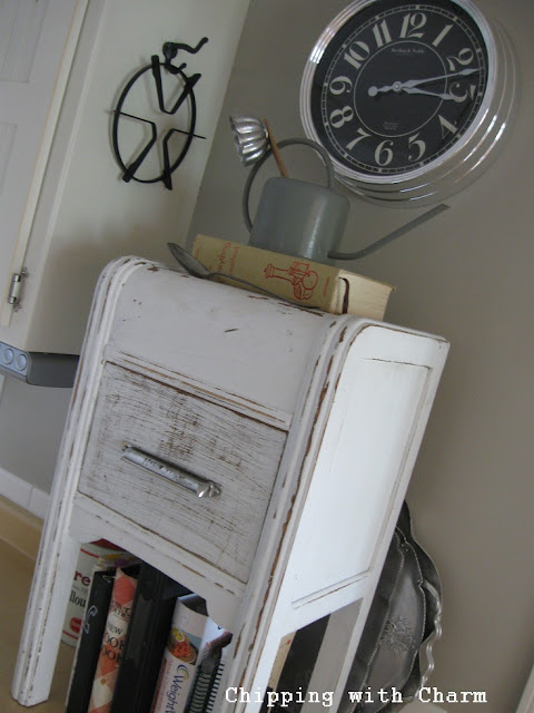 Chipping with Charm:  Small Kitchen with Junky Details...http://chippingwithcharm.blogspot.com/