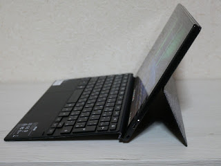 ASUS Chromebook Detachable CM3 ノートPCスタイル　側面