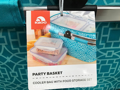 The Igloo Party Basket comes with an 8-piece plasticware set