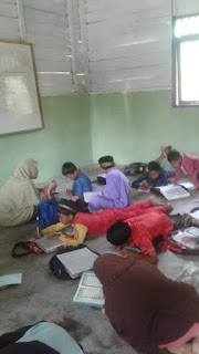 suasana belajar di TPQ Sungai Manasib