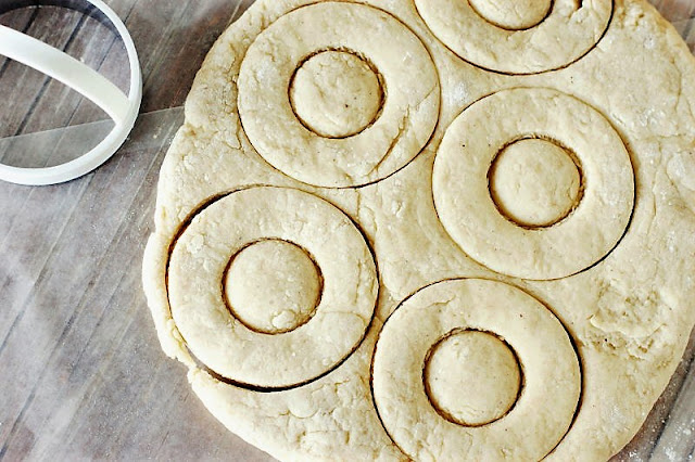  together with laced amongst tasty cinnamon together with nutmeg throughout How To Make Old-Fashioned Doughnuts: Step-By-Step