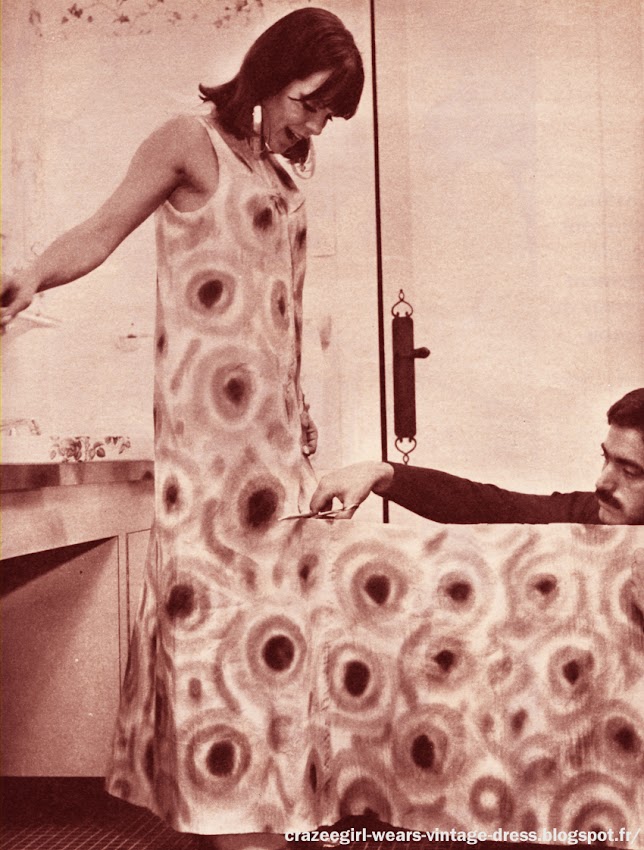 Paco Rabanne paper dress robe papier 1967 60s 1960 fashion France mod twiggy roanne