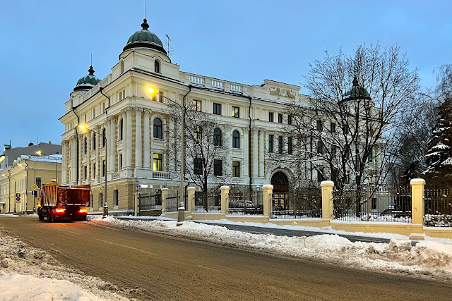 улица Ленивка, офисное здание 1990-х годов постройки улица Ленивка, офисное здание 1990-х годов постройки