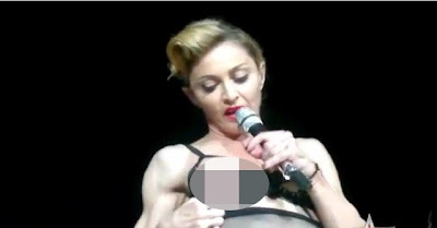 Madonna-Flashes-Nipple-At-Istanbul-Concert