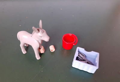 Playmobil , Kit  de veterinário e filhote de burro paciente R$ 22,00