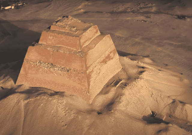 La piramide di Meidum