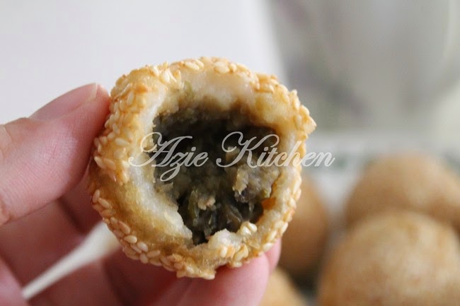 Kuih Bom Inti Kacang Hijau Sedap - Azie Kitchen