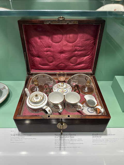 tea and liqueur service in a presentation case image