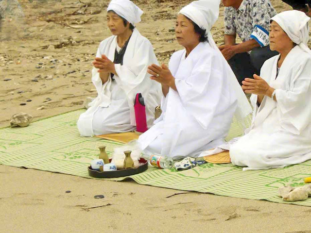 culture, Japan, Okinawa, Ogimi, prayer, beach, rituals, Noro, women, robes