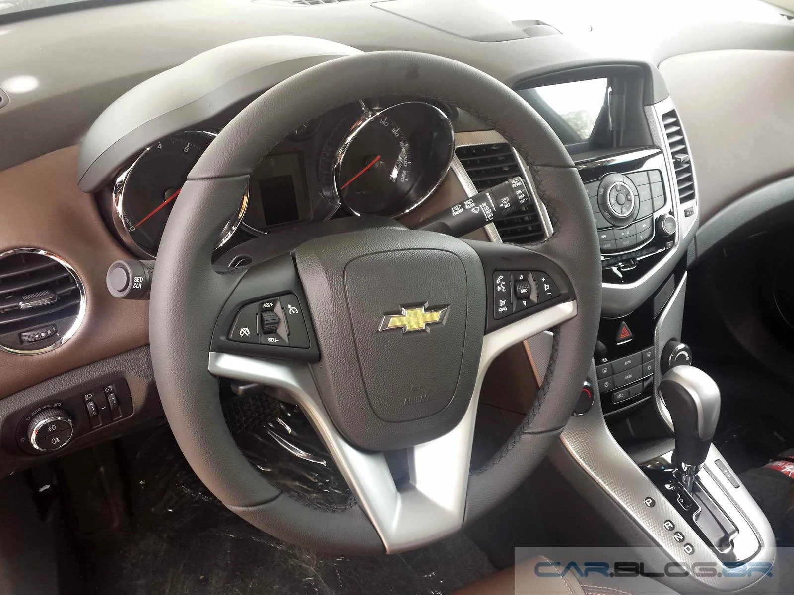 Novo Cruze Hatch 2015 - interior