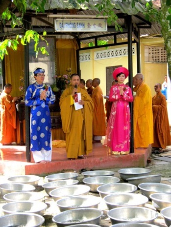 le-hang-thuan-nep-van-hoa-phat-giao (3)
